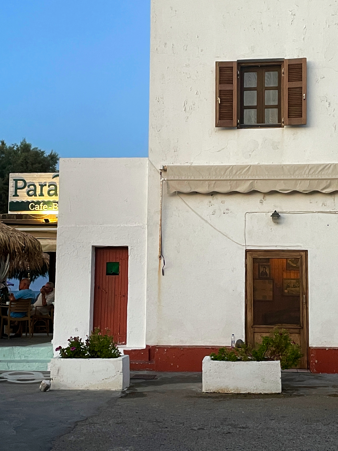 Καφέ Παραλία στους Πάλους της Νισύρου